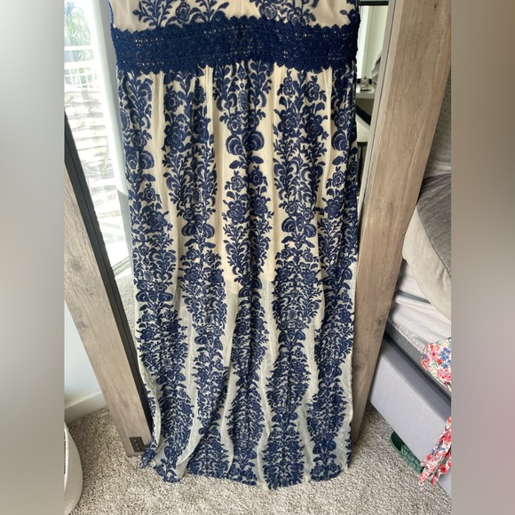 Dress - Picture 3 of 7